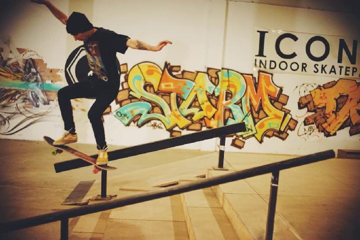 晚上必须耍酷，魔都滑板场地大搜罗！