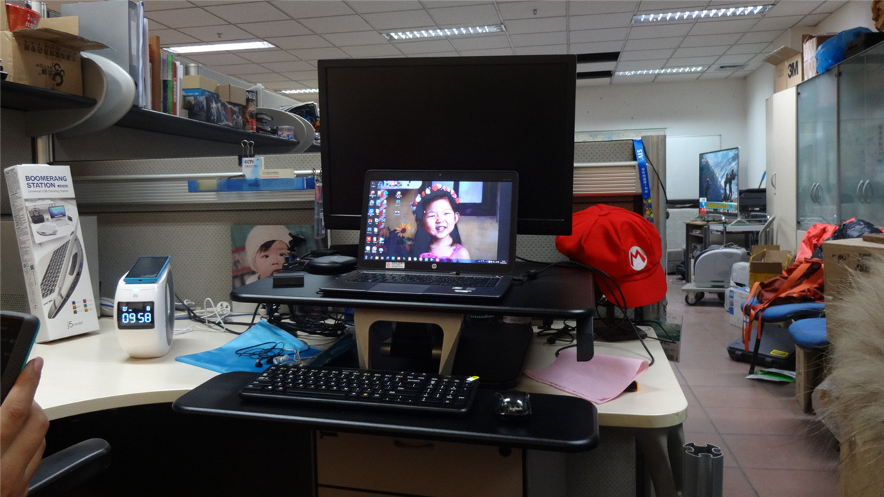 杂乱办公桌秒变干净办公桌,办公桌智能改造