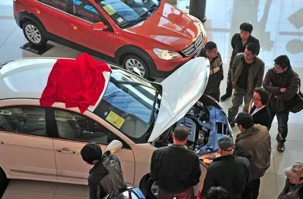 摩托车原价置换活动套路,三个废旧手机置换新手机什么套路