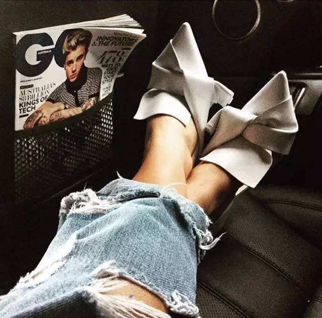 潮范十足的休闲鞋出行时尚两不误,盘点五款适合日常穿搭的时尚潮鞋