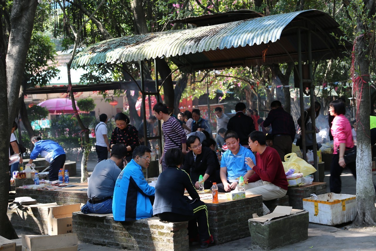 人社局走进专精特新企业,市人社局下乡服务活动