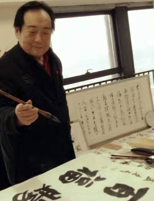 大爱无疆书艺人生--记书法家盛鲁平