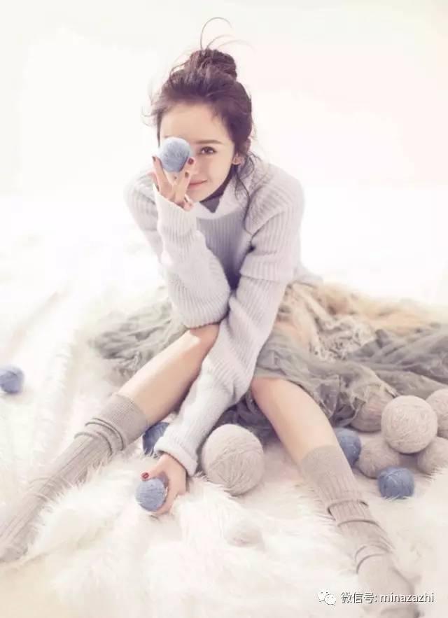 杨幂冬款lv羽绒服,杨幂冬日宽松毛衣