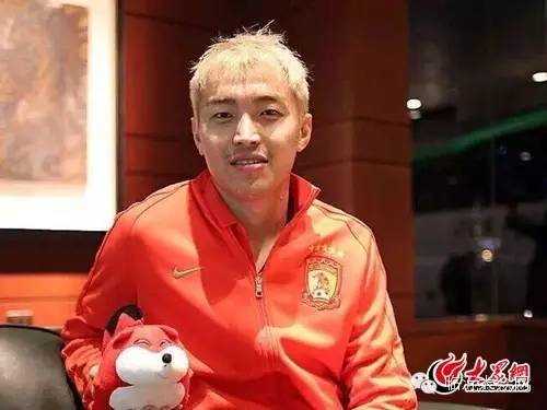 临沂奥体中心冯潇霆,国足队长冯潇霆个人资料