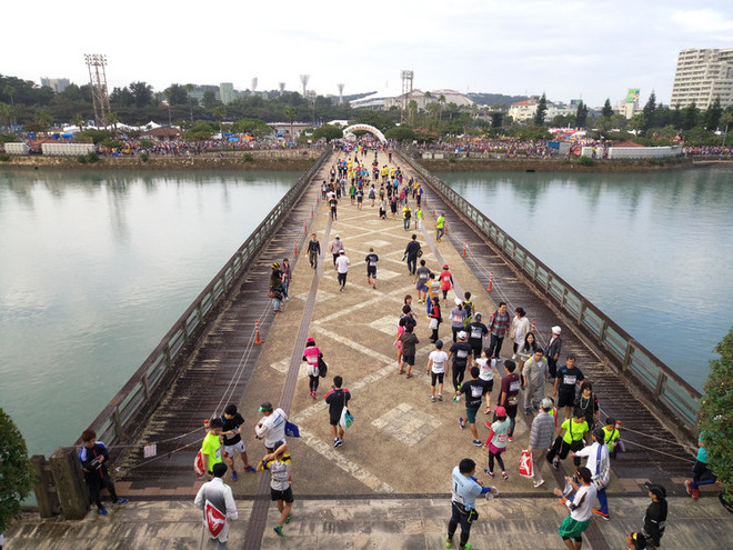 DONOTRUNCRAZYINTOTHATSUN-DAY