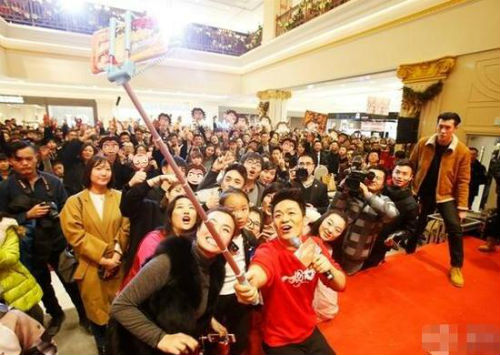 王宝强助理晒照片,王宝强简历副导演