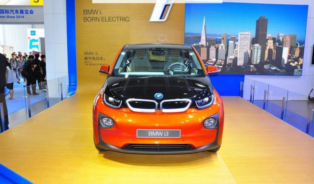 女士自动挡省油小型车5万元左右,女士小型车2-5万省油