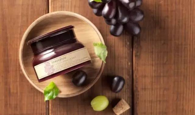 推荐一下最近很火的护肤品 (最近朋友推荐一款很好用的护肤品)