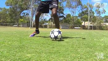 10种适用于足球爱好者的实用带球练习，赶快练起来吧！