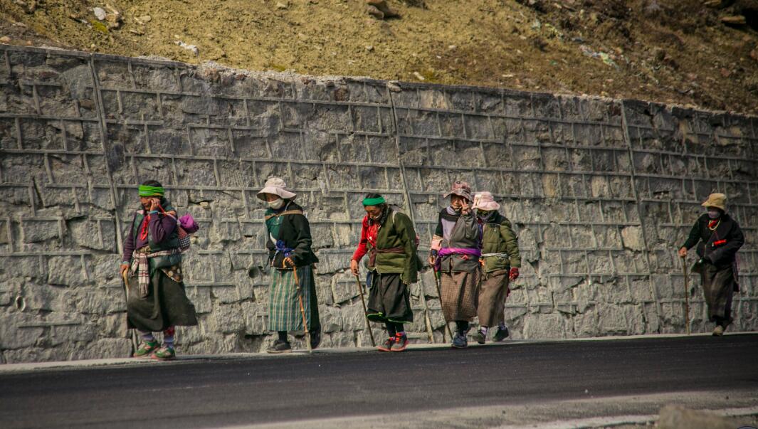 穿越色季拉山口吃到酸臭的牦牛奶渣（二）