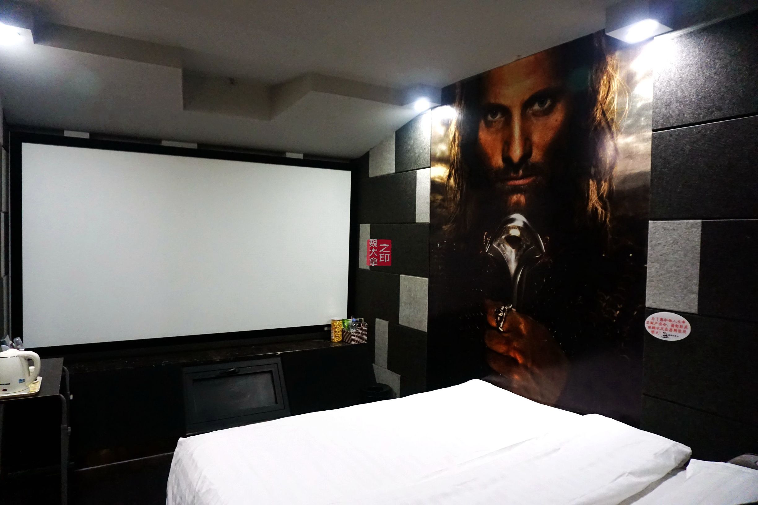 可以躺着看电影的酒店,附近电影主题酒店推荐
