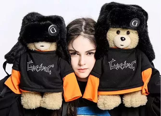 大表姐刘雯小熊毛衣,大表姐刘雯保暖