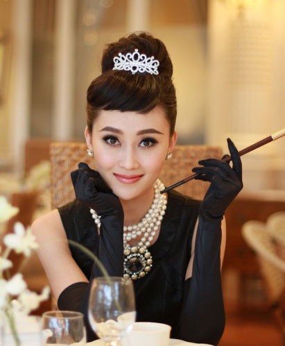 赵丽颖赫本妆热搜第一，但在这些女星面前她真的弱爆了！