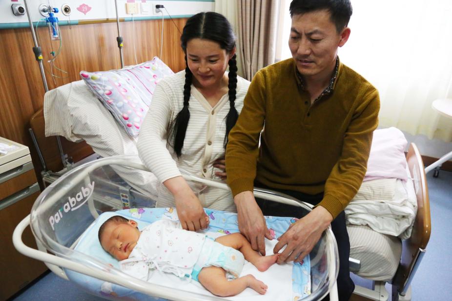 42岁高龄产妇身孕三胞胎,42岁的产妇顺利产下三胞胎了