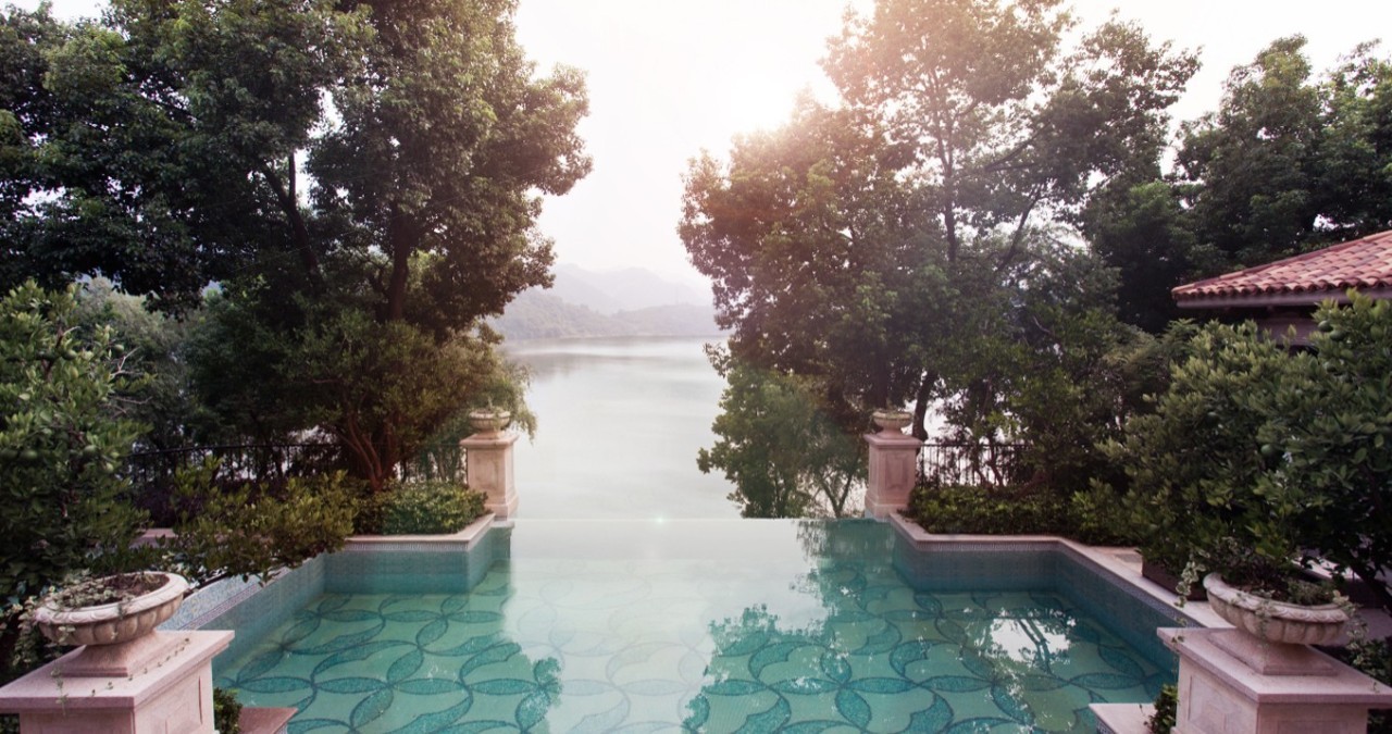 西湖向西30公里，有人用5个岛造了个意大利小镇