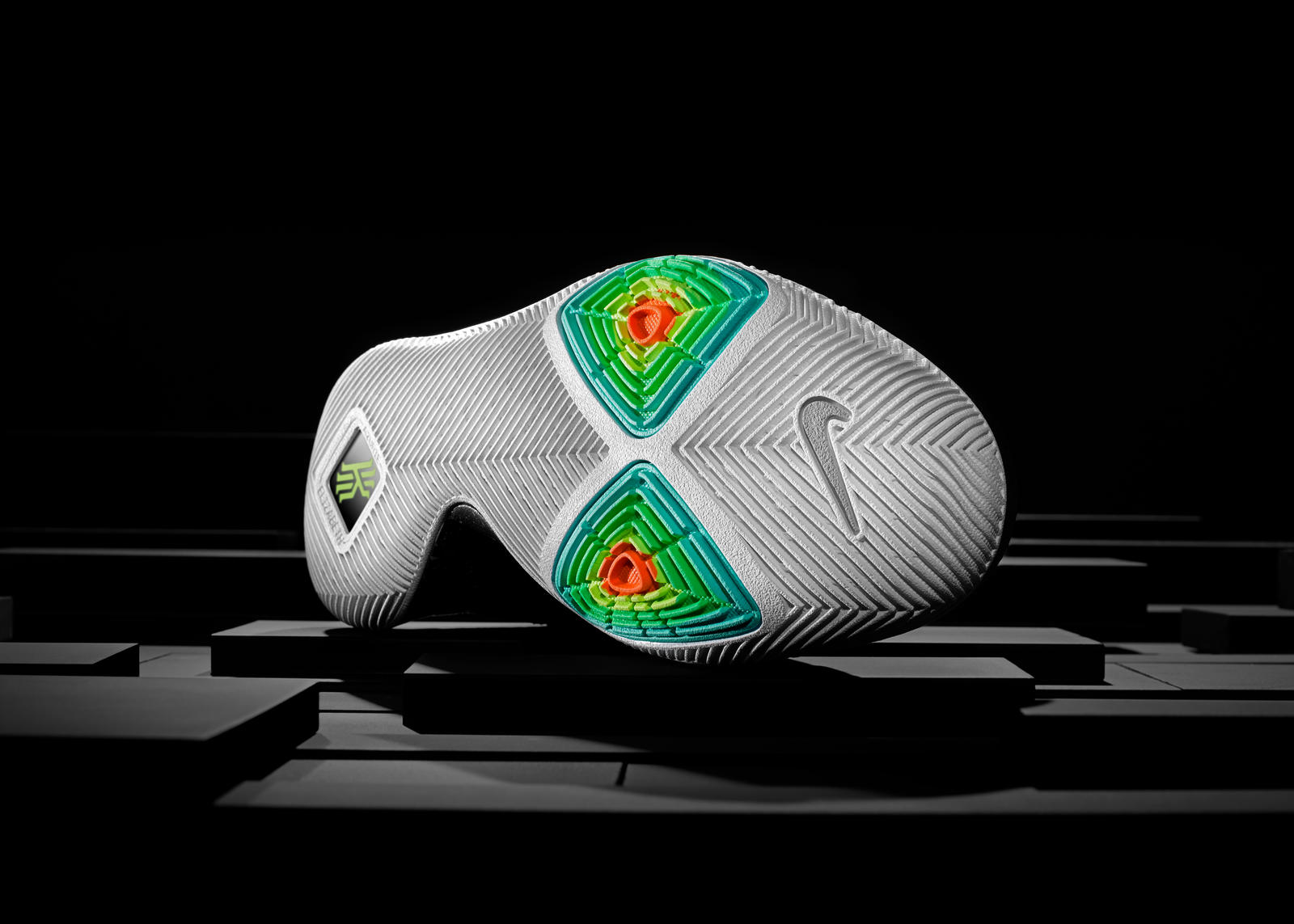 kyrie3欧文全部上脚图,欧文总决赛kyrie3