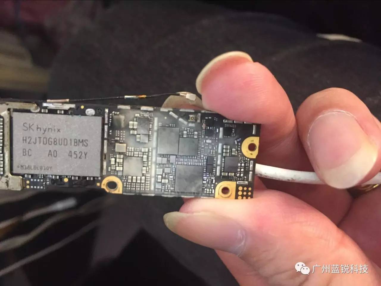 苹果6突然黑屏开不开机了原因,苹果7p突然不开机充电没反应