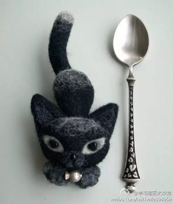 驼色大衣戴胸针,黑色大衣适合戴的胸针