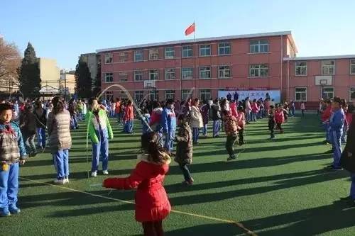 校园采风广播稿,校园风彩泥