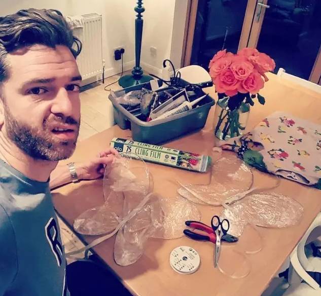 一个娃就够呛了，家有四个小公主怎么办？