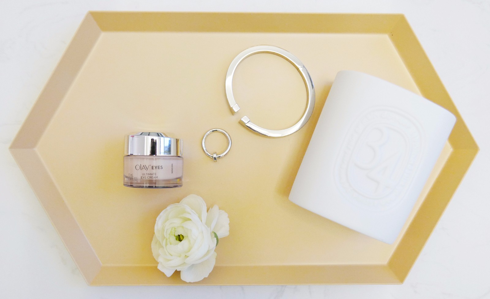 姑娘,你漏电了!