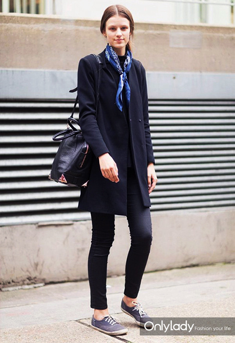 凯特王妃蓝色丝巾,凯特王妃戴丝巾