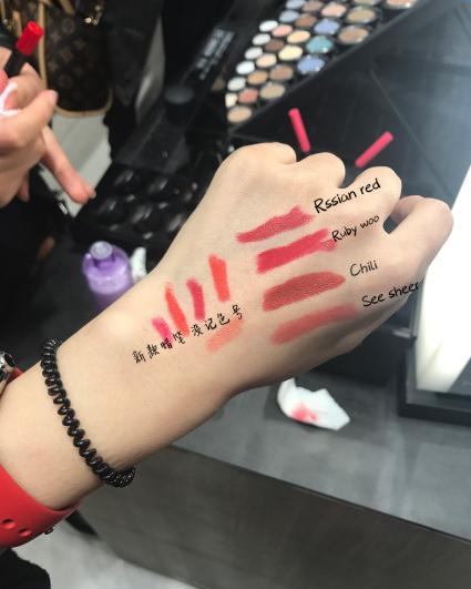 买不到YSL星辰我不哭了，因为M.A.C的圣诞彩妆太美了！