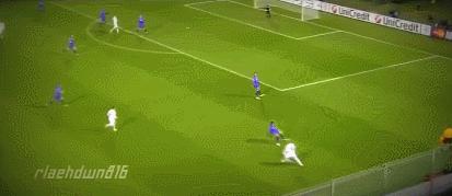 罗本和穆勒挡拆gif,2010罗本错失单刀gif