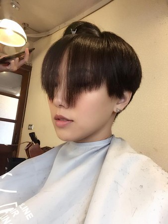 大牙「耳上激短发」Man炸！　隔2年剪30cm长发帅到逆天