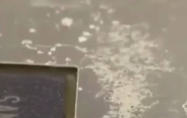 手机进水黑屏修复方法,手机进水无法开机一般修多少钱