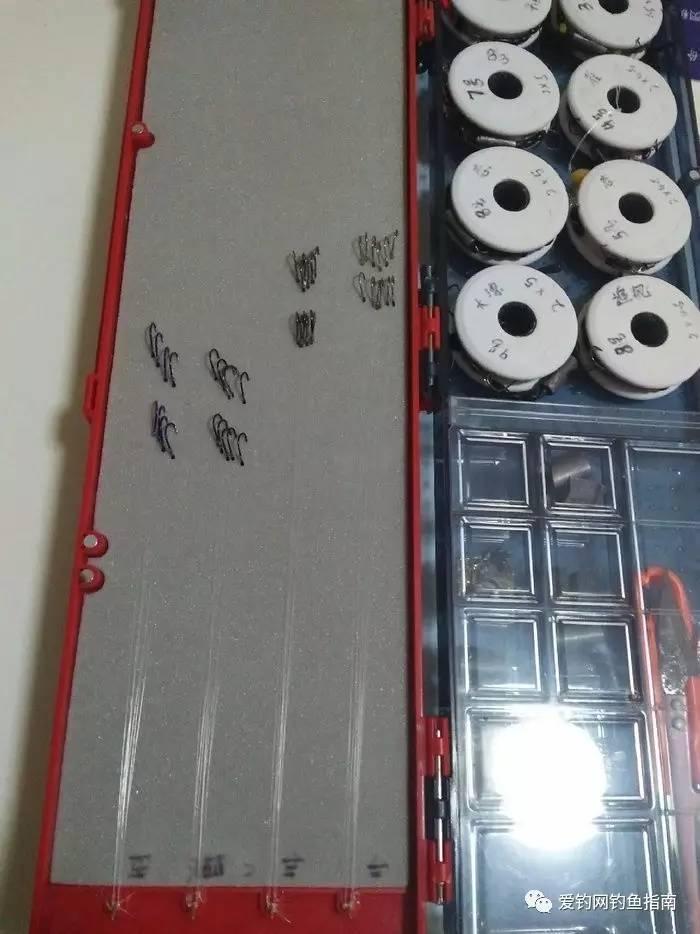 怎么利用蝴蝶夹绑鱼钩视频,用橡皮绑鱼钩教学视频