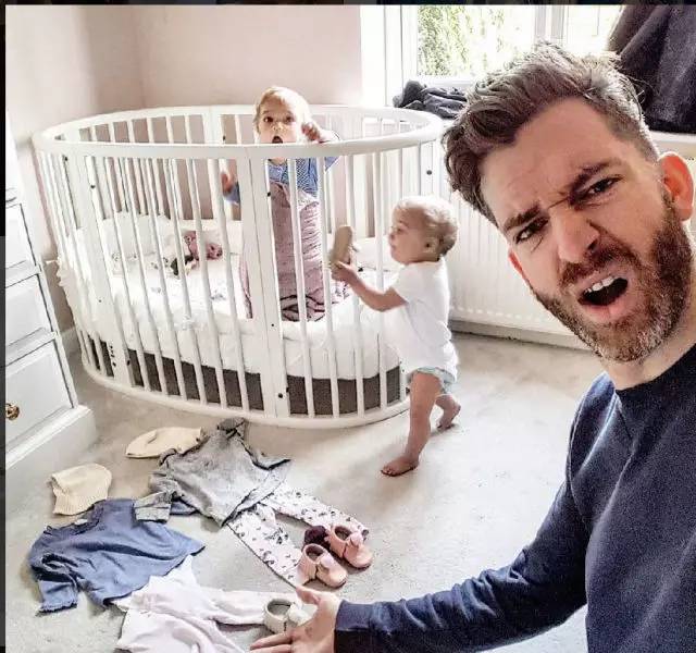 一个娃就够呛了，家有四个小公主怎么办？