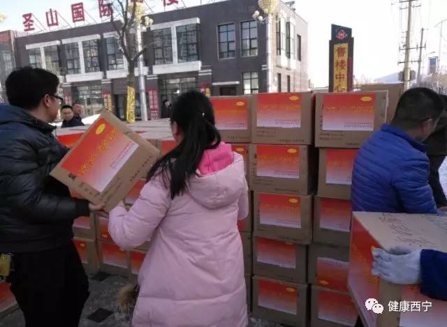 健康扶贫送药送医送温暖,健康扶贫赠送暖心药箱