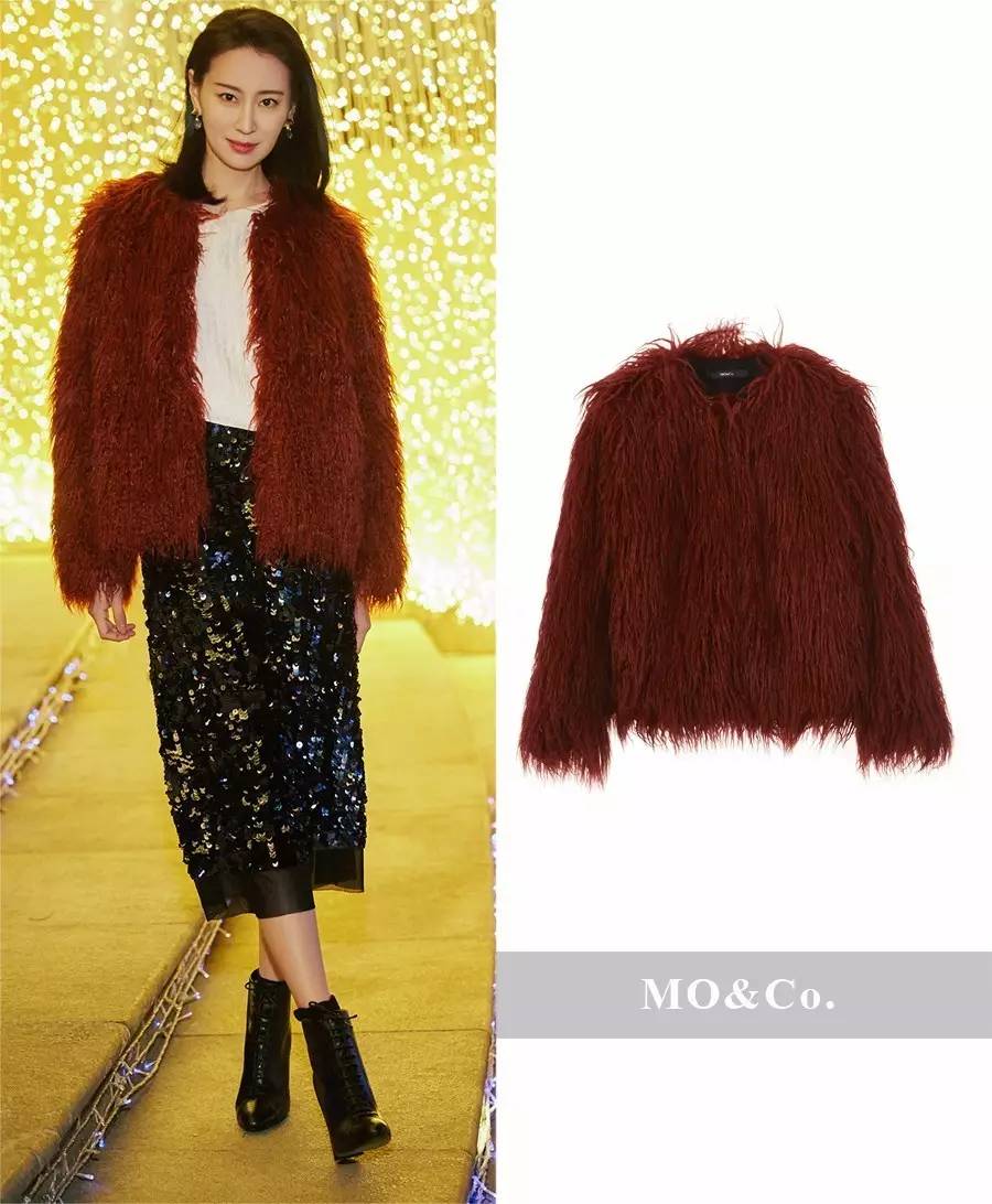 运动条纹星星包，亮闪闪鱼尾裙，从前穿灰布旗袍的王乐君居然这么时髦！