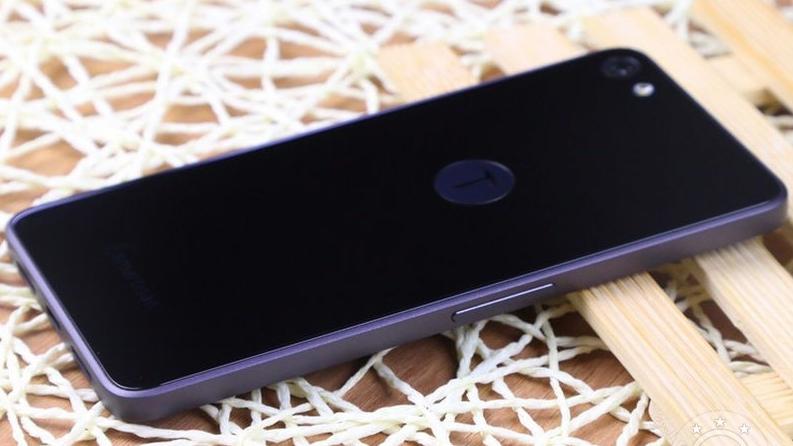 锤子t2手机和魅蓝metal哪个好,锤子t2现在还值得买吗