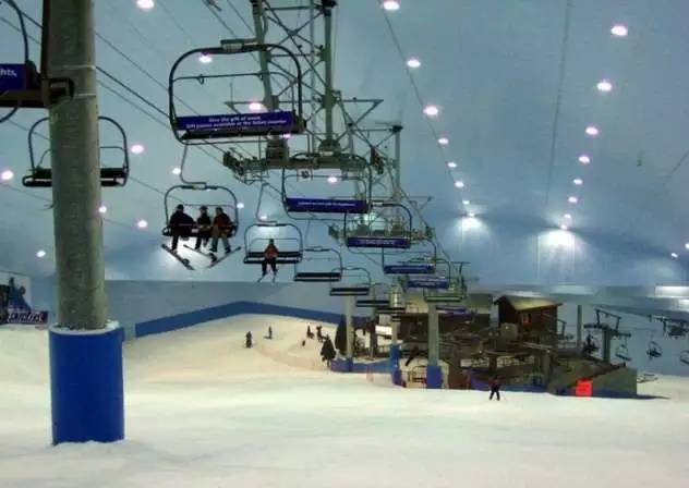 迪拜美食推荐攻略 (迪拜旅游攻略住宿推荐)