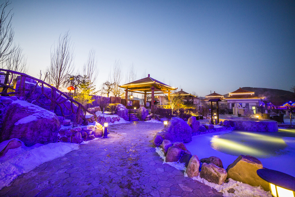 绚烂这夜的碧湖，醉了你的温暖柔情