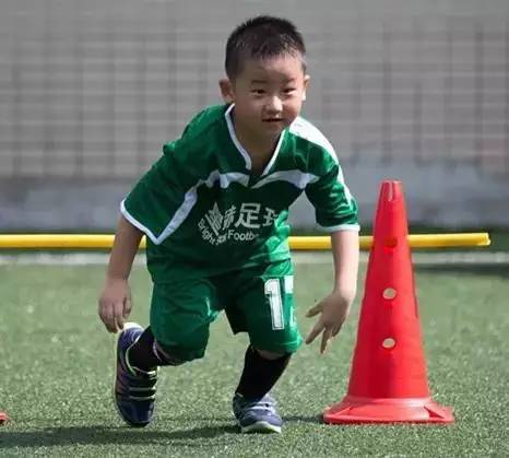 在深圳，为孩子选择足球培训，你需要知道的6件事