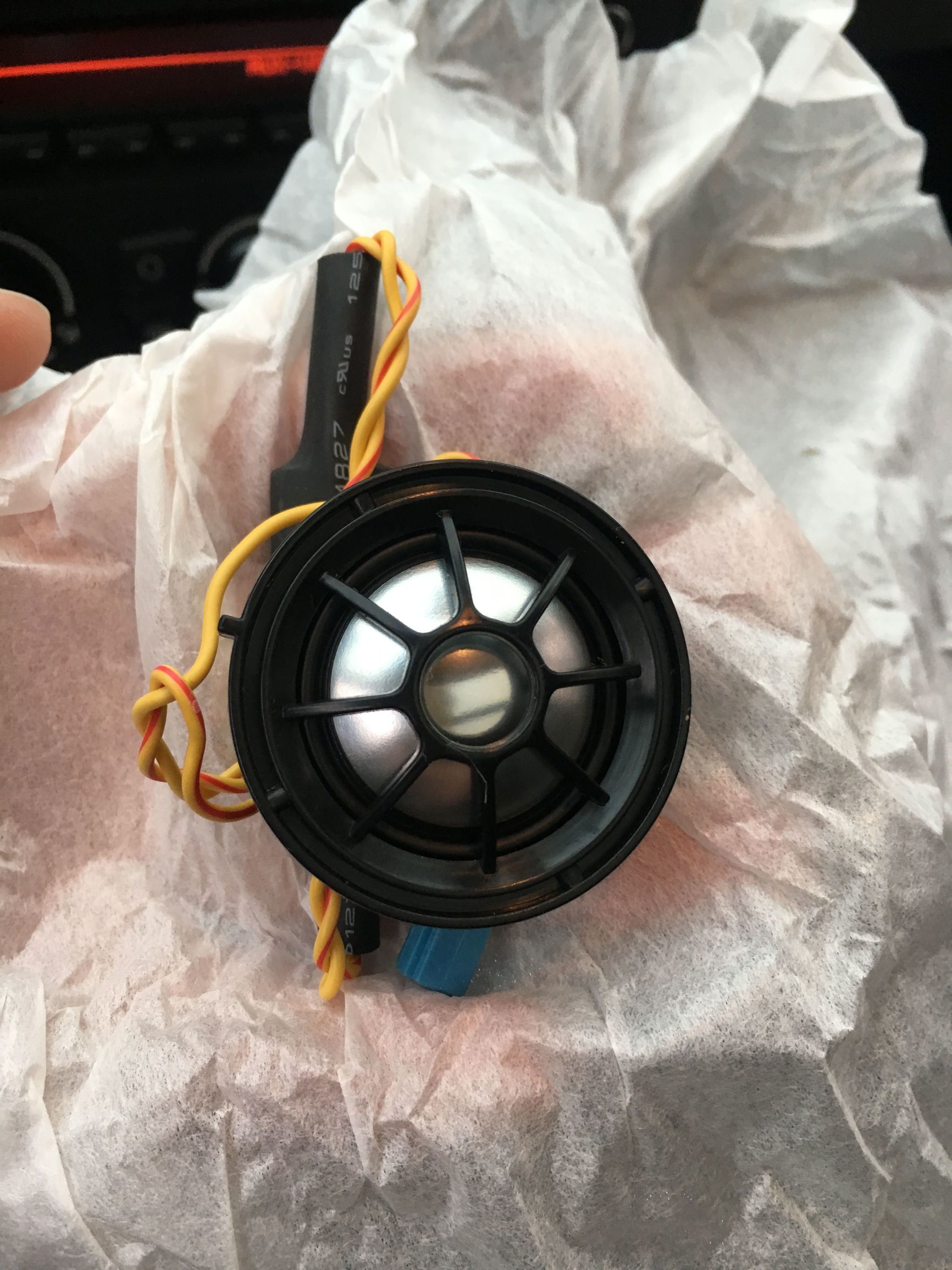 宝马x1音响无损改装教程,宝马x1改装哈曼卡顿多少钱