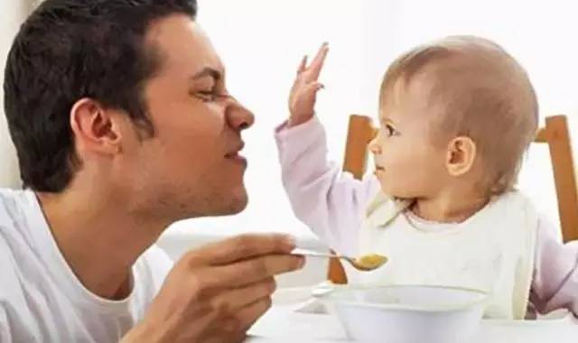 2岁内宝宝恋奶、吃手、摸*处私**,可能都是因为你做了这件事!