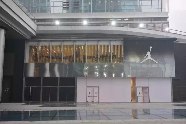 成都ifs的熊猫会亮吗,成都ifs熊猫叫什么名字