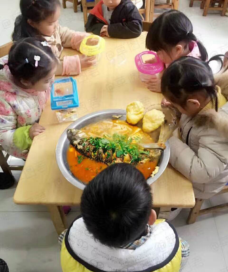 2017年的第一个网红“带鱼孩子”，太逗了