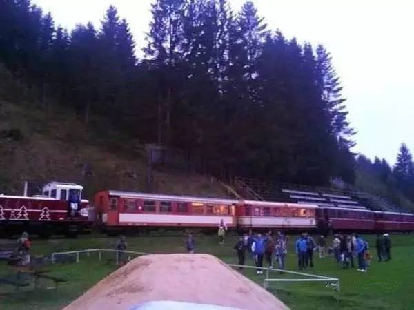 世界上最奇葩的足球场,足球场十大奇葩