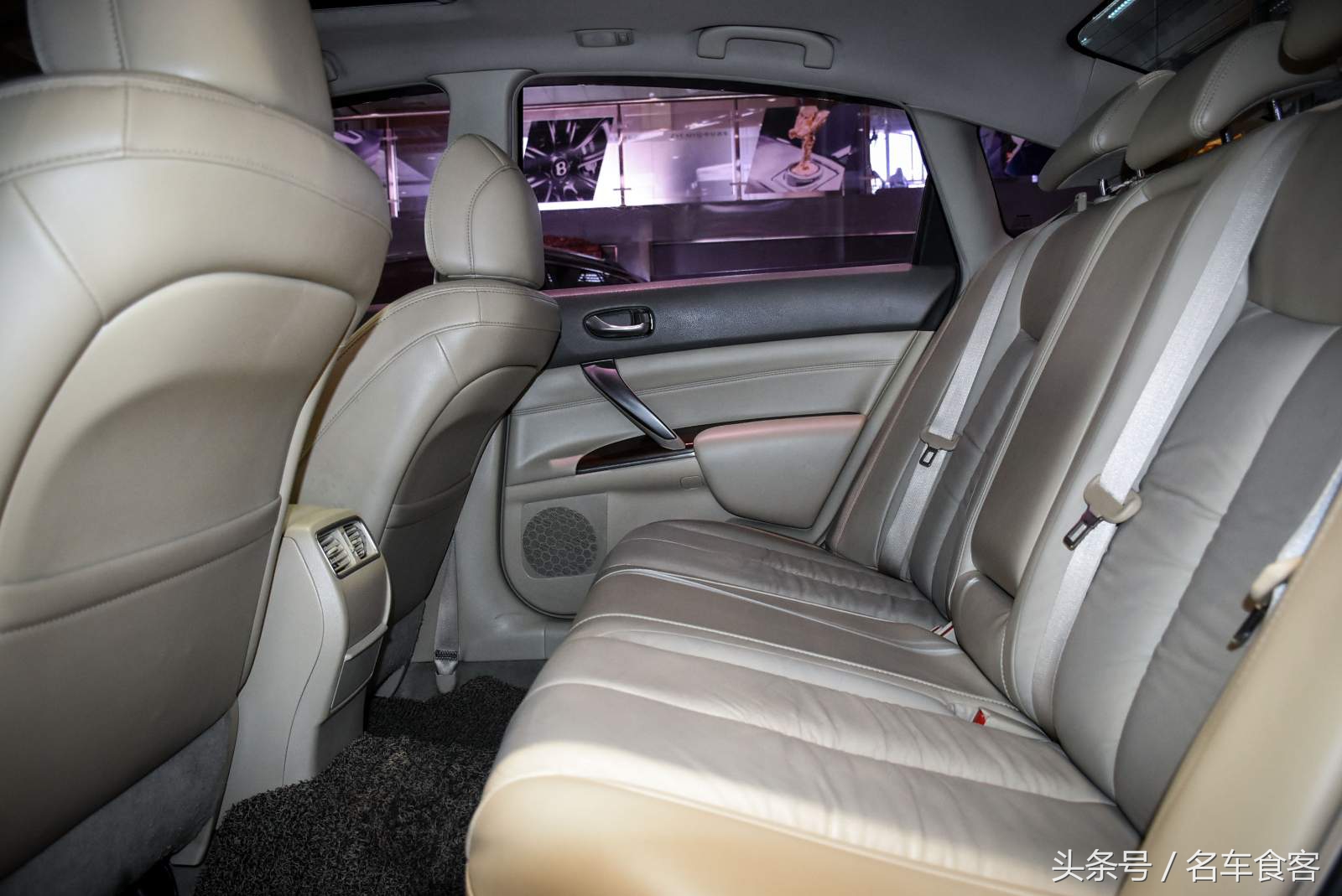 日产天籁2011款公爵2.5lxv尊雅版,2013款天籁2.5lxl领先版的配置