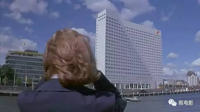 功夫瑜伽成龙和蛇,功夫瑜伽成龙带着狮子飙车