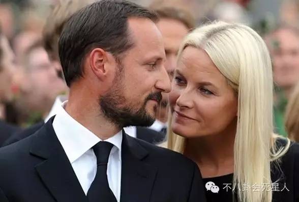 现在还有王子爱上灰姑娘？女招待、女兵、未婚生子戏码不要太多哦