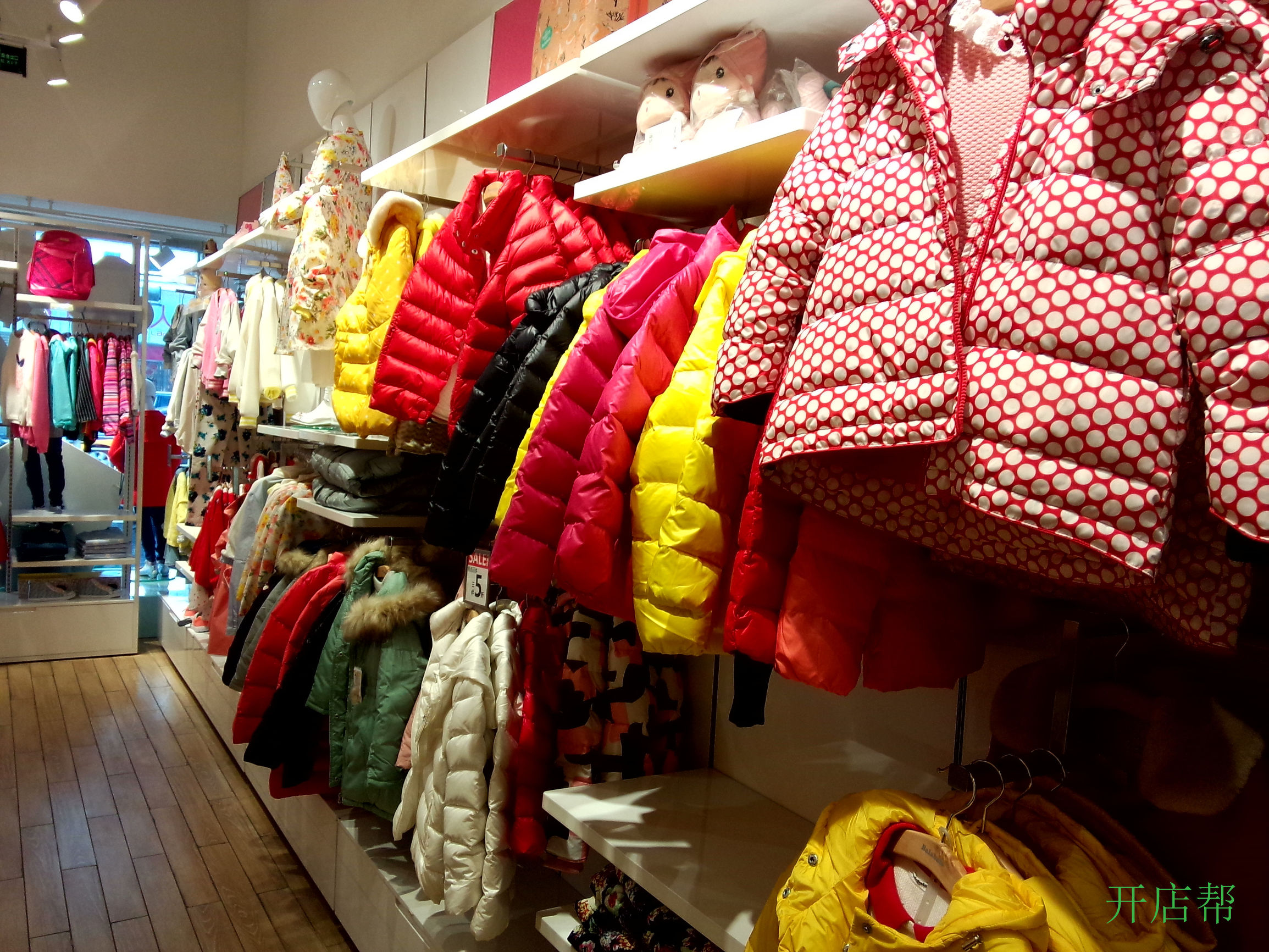 开一家巴拉巴拉店多少钱,加盟童装店最火爆的项目