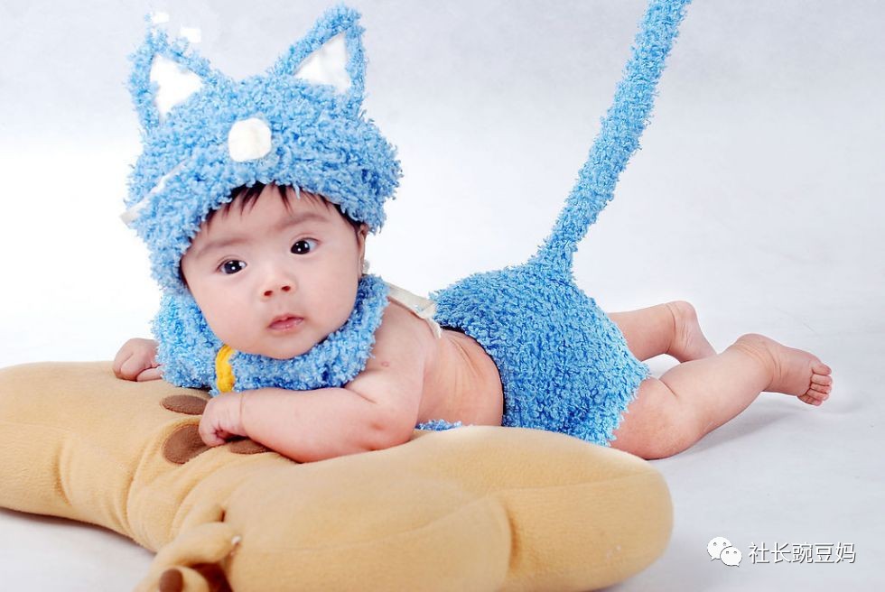 新生儿头睡斜了怎么纠正,新生儿头睡歪了怎么办能长好吗