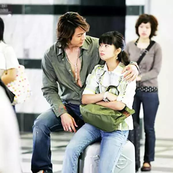 看杨幂职场着装如何搭配,袁姗姗和杨幂同款运动装