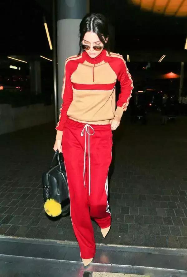 看杨幂职场着装如何搭配,袁姗姗和杨幂同款运动装